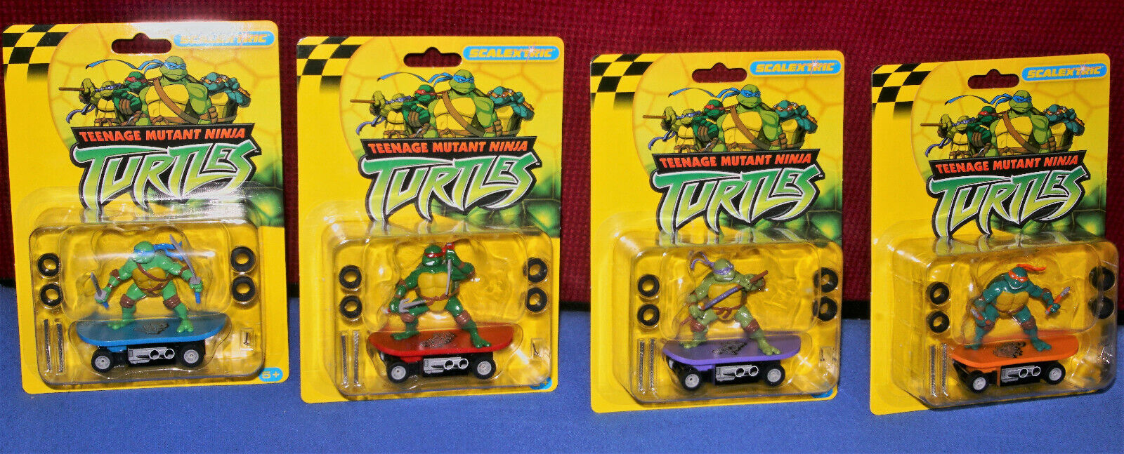 Lote de Tortugas Ninja MICRO-SCALEXTRIC (4), sin usar y en caja